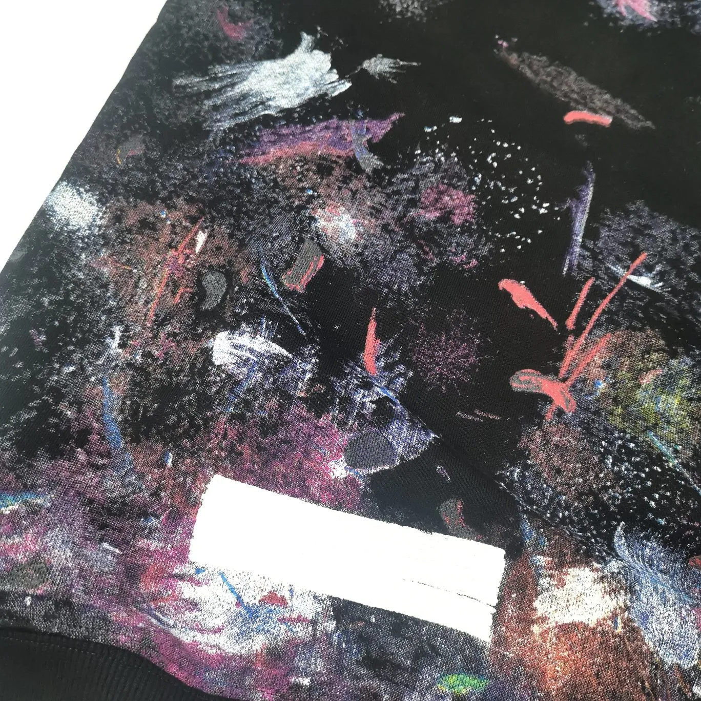Additional details: Starry Sky Fireworks Round Neck—the top tested version OFFWHITE Starry Sky Fireworks, the strongest fireworks on earth, round neck pullover sweatshirt, 18-layer film heavy industry three-dimensional inkjet printing.  The fireworks color system is obtained through contrasting printing. There are eight panels in the whole body. Seven color sets and eight panels are printed in eight times. The first layer is gray, the second layer is white, the third layer is yellow, the fourth layer is green, the fifth layer is blue, the sixth layer is purple, the seventh layer is orange. The last layer is arrow paint printing. The seven colors are layered on each other, which will also create new colors. The arrows on the back and the front squares are first glued and then hung in four layers. The paint has an obvious concave and convex feeling. Quality speaks for itself in the details. The blue letters are electrostatic three-dimensional flocking. They are made separately and then printed through high-temperature thermal transfer. The difficulty is unprecedentedly high. I have made more than 80,000 pieces of fireworks series in total. More than half of the ones you see on the market are made by me!  Size chart